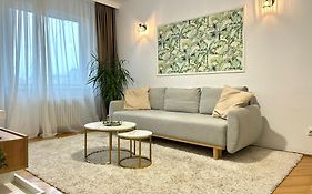 Parliament Central Apartment